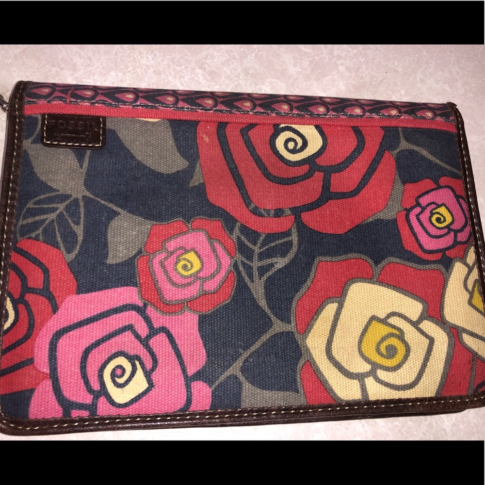 Fossil iPad case.  Floral pattern. New